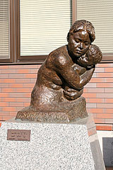 Statue of mother and child